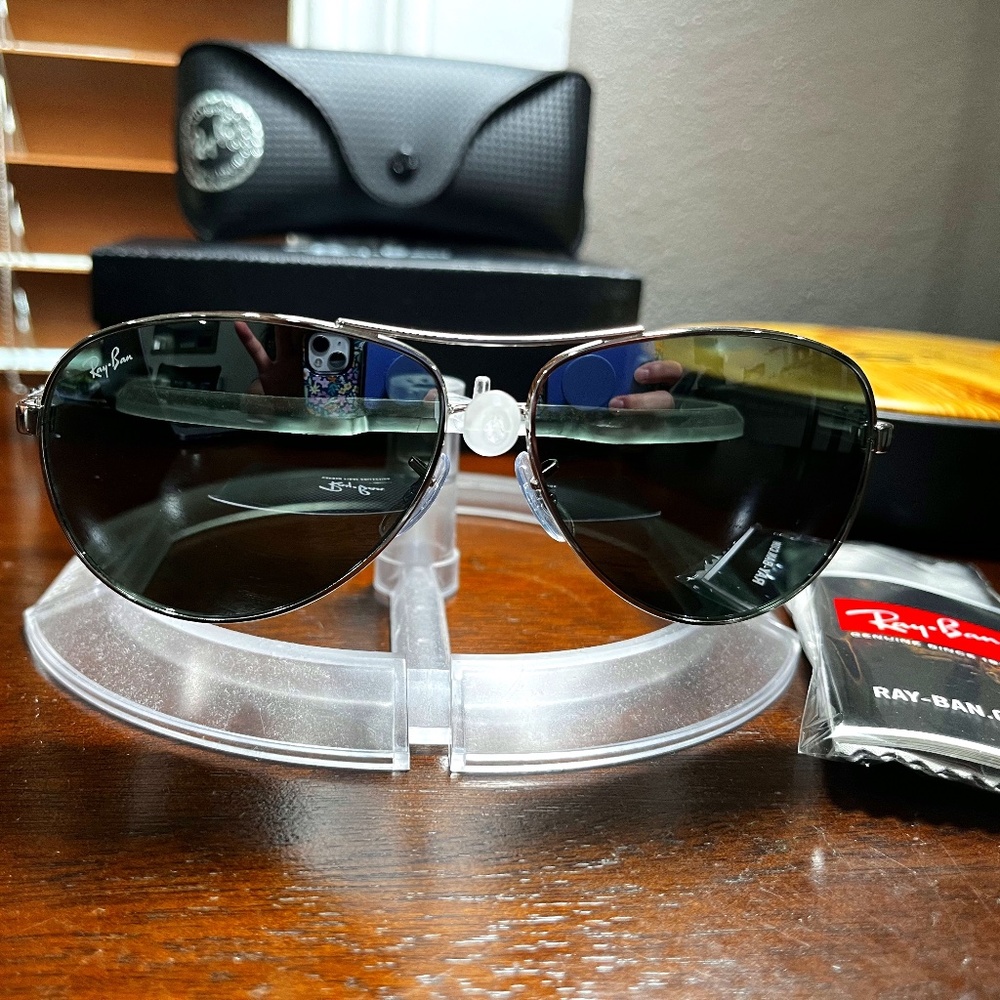 Ray-Ban sunglasses (RB8313). Carbon Fibre collection. Silver frame/grey mirror